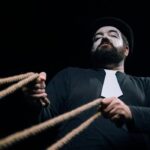 «…ο άνθρωπος […] εκμηδενίζεται στο άπειρο της εργασίας του…»