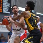 Η ΑΕΚ έσπρωξε στον γκρεμό τον Πανιώνιο