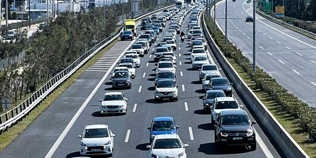 Αττική Οδός: Καραμπόλα τριών οχημάτων – Σημαντικές καθυστερήσεις