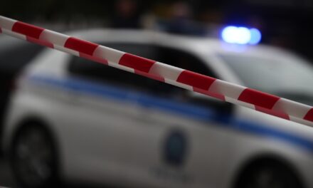 Γυναίκα εντοπίστηκε νεκρή σε ακάλυπτο πολυκατοικίας