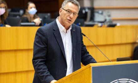 Νίκη της Δημοκρατίας η έγκριση της έκθεσης για το Κράτος Δικαίου