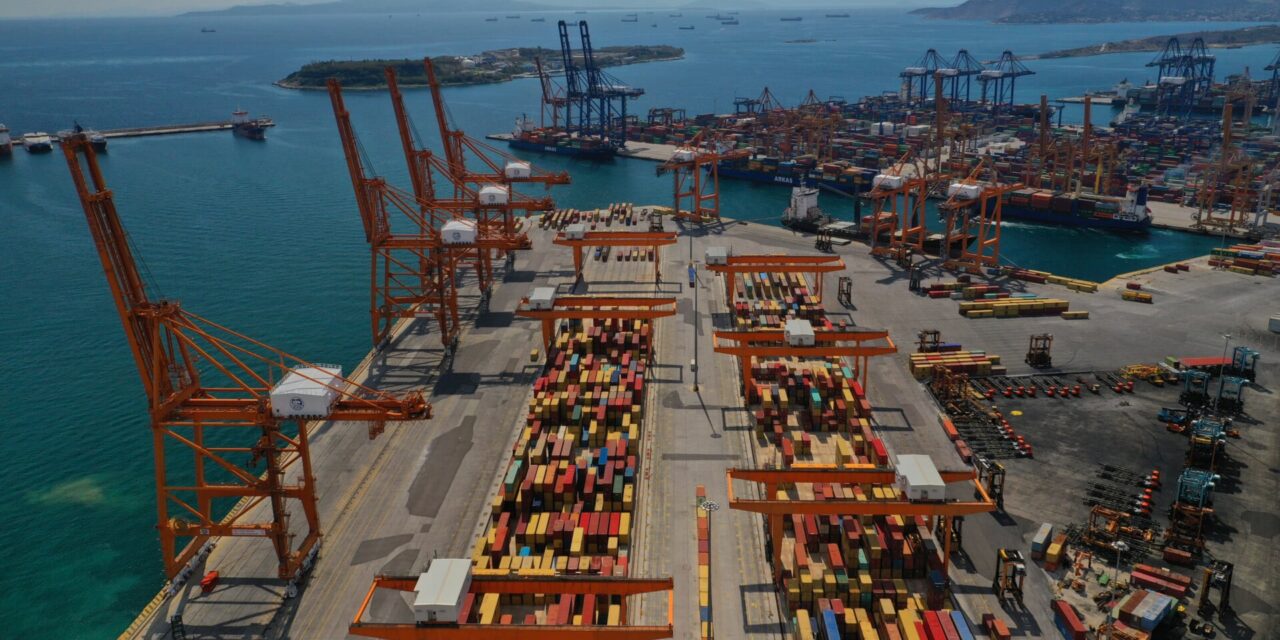 Κρατά ισορροπίες το λιμάνι του Πειραιά εν μέσω πιέσεων στη διακίνηση containers