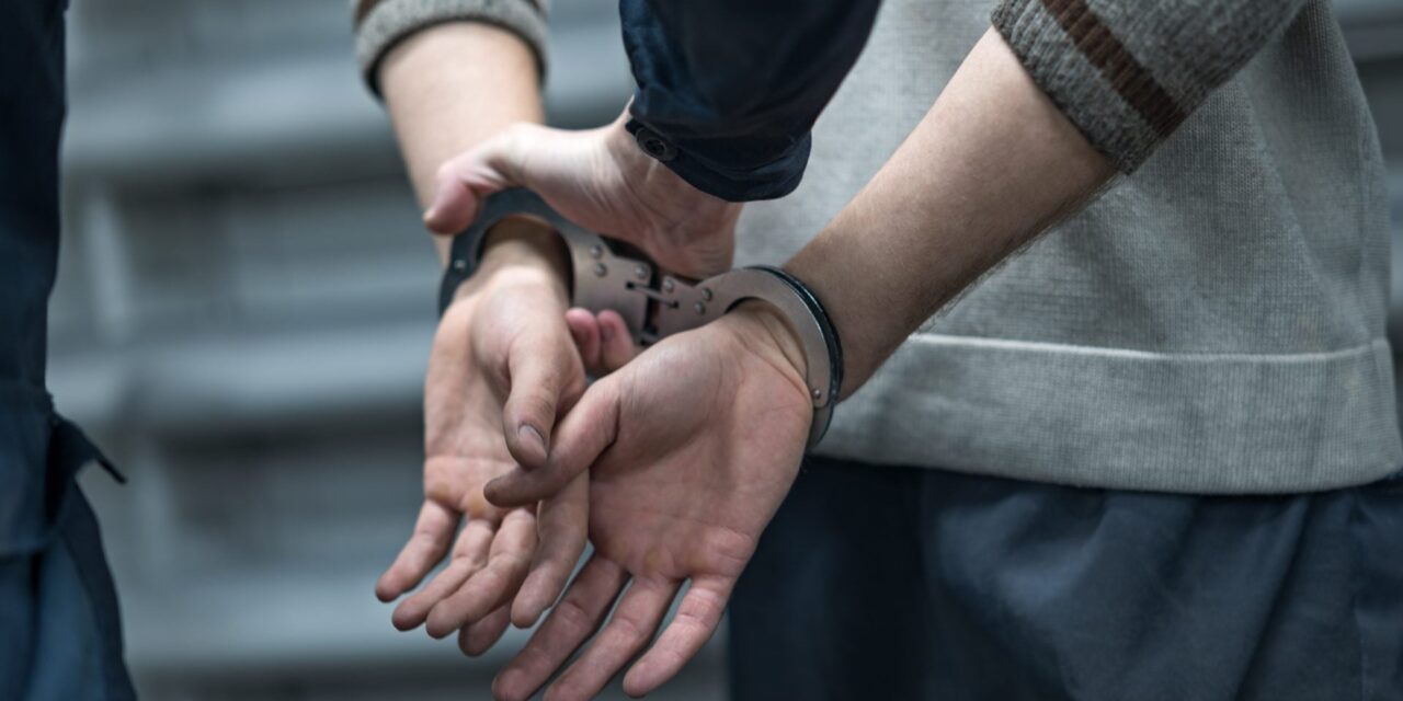 Τρεις συλλήψεις για κατοχή και διακίνηση ναρκωτικών στον Πειραιά