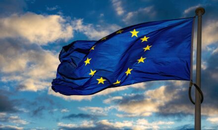 Έτοιμη να ενισχύσει τη ναυτική παρουσία στη Μέση Ανατολή μετά από πιθανή εκεχειρία