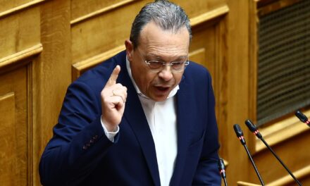 Σ. Φαμελλος: Διαπλεκόμενος και εκβιαζόμενος ο πρωθυπουργός