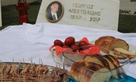 Το ταφικό έθιμο ζωντανεύει στα Σούρμενα και όπου χτυπά η ποντιακή καρδιά – Μια μέρα χαράς στα κοιμητήρια