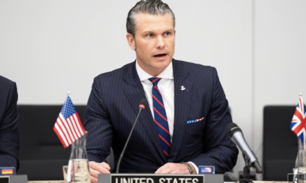 Οι «μαύρες ώρες» του υπουργού Άμυνας των ΗΠΑ στο Κογκρέσο! Οι αντιφάσεις του