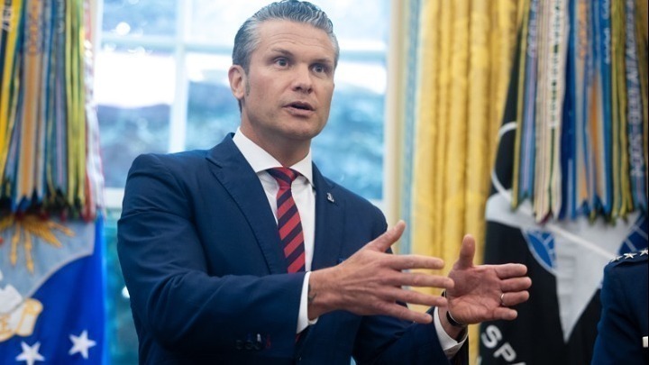 Δημοκρατικοί βουλευτές καταθέτουν ψήφισμα για καθαίρεση του Χέγκσεθ