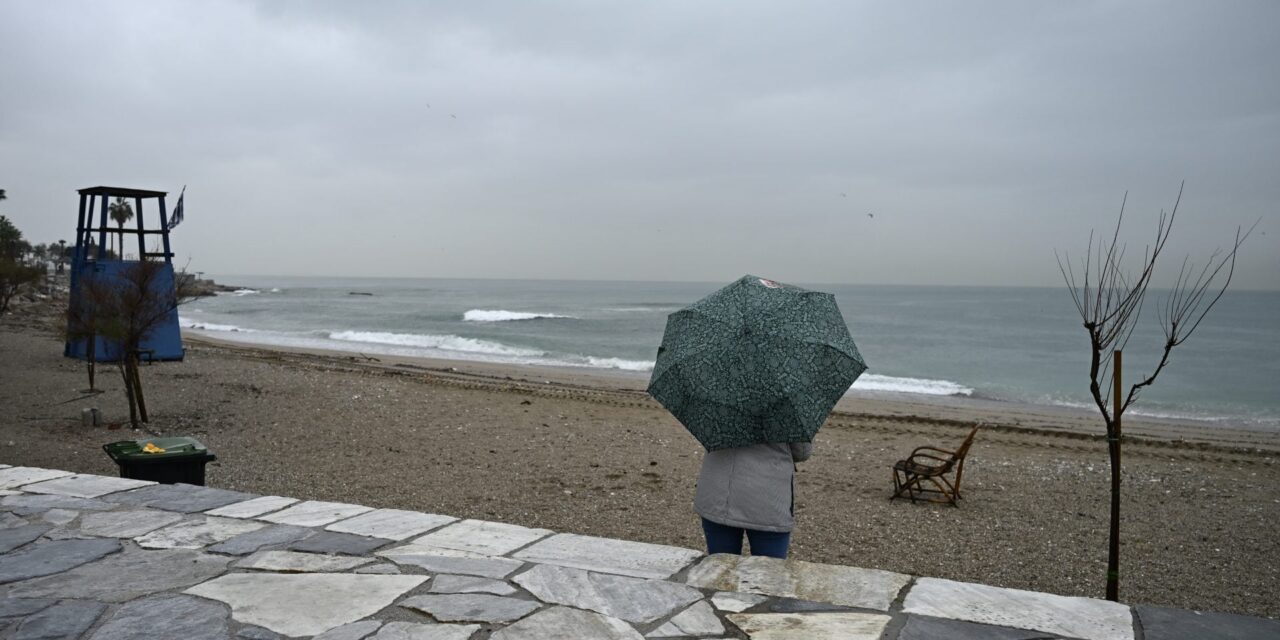 Φθινοπωρινή Πρωτομαγιά με βροχές, χιόνια στα ορεινά, ισχυρούς ανέμους και βουτιά θερμοκρασίας έως 13 βαθμούς