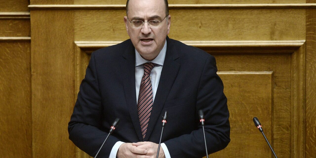 Μακάριος Λαζαρίδης: Το παρασκήνιο της παραίτησης