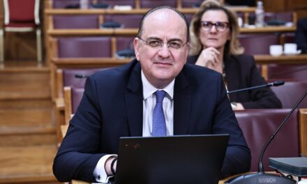 Μακάριος Λαζαρίδης: Παραίτηση με αιχμές