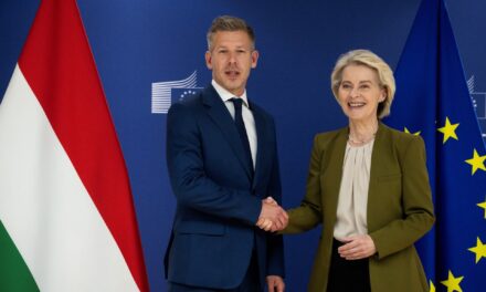 «Εξαιρετικά εποικοδομητικές και επιτυχημένες» συνομιλίες με φον ντερ Λάιεν για τα παγωμένα κεφάλαια της ΕΕ