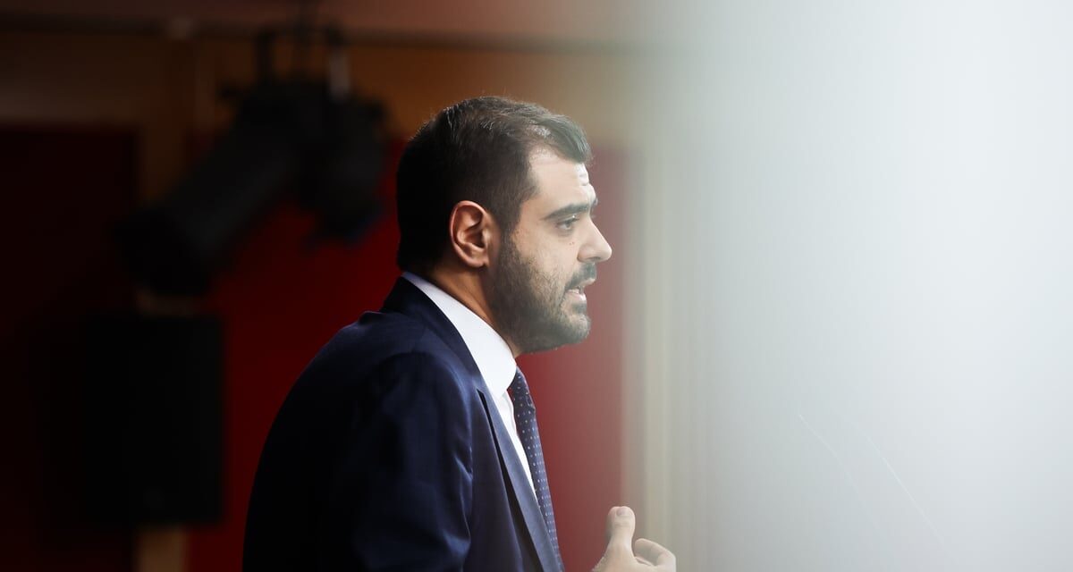 Να κοιταχτούν στον καθρέφτη αυτοί που διακινούν χυδαία ψέματα και «δολοφονούν» χαρακτήρες