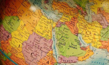 Η ανάφλεξη στη Μέση Ανατολή φέρνει βαθύ και ασύμμετρο οικονομικό σοκ