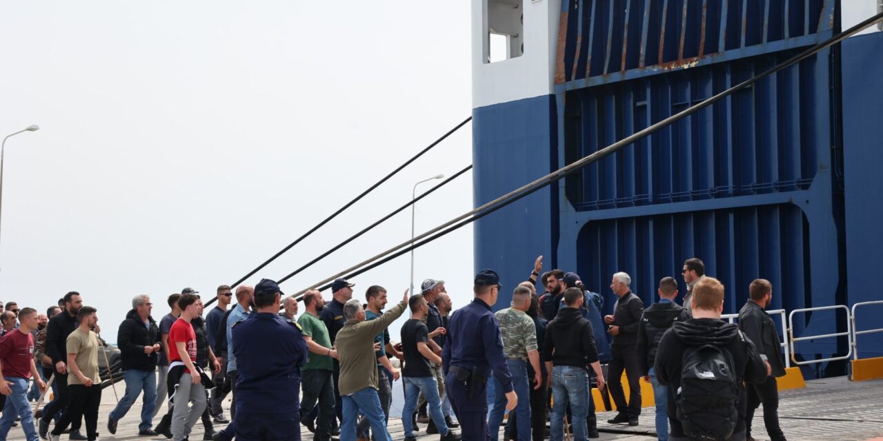 Συνεχίζεται για έκτη μέρα ο αποκλεισμός του λιμανιού της Μυτιλήνης