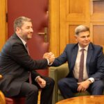 Ν. Φαραντούρης: «Έδωσε τα χέρια» με το ΠΑΣΟΚ και επισήμως