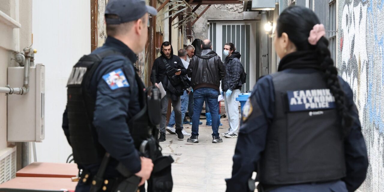 Τα σενάρια που εξετάζουν οι αρχές για τον θάνατο της 30χρονης σε ακάλυπτο πολυκατοικίας