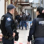 Τα σενάρια που εξετάζουν οι αρχές για τον θάνατο της 30χρονης σε ακάλυπτο πολυκατοικίας