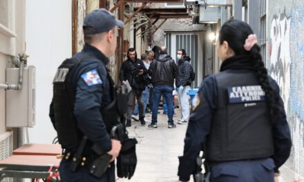 Τα σενάρια που εξετάζουν οι αρχές για τον θάνατο της 30χρονης σε ακάλυπτο πολυκατοικίας