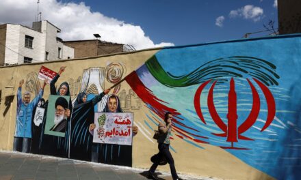 Οι Φρουροί προειδοποιούν με «μακροχρόνια και επώδυνα πλήγματα» με το παραμικρό χτύπημα των ΗΠΑ