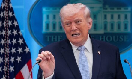 Τραμπ: Στέλνω ομάδα στο Πακιστάν για διαπραγματεύσεις με το Ιράν