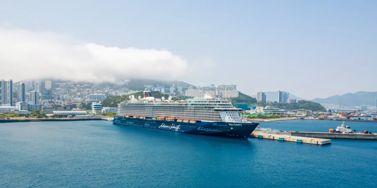 2 κρουαζιερόπλοια πέρασαν τα Στενά του Ορμούζ