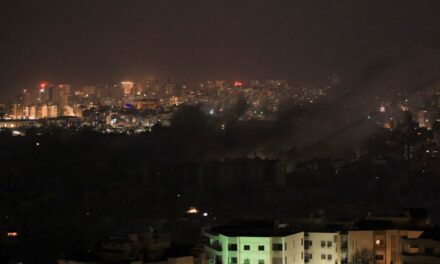 Η Χεζμπολάχ καλεί τους Λιβανέζους να καθυστερήσουν την επιστροφή τους στις περιοχές που στοχοποιούνται από το Ισραήλ