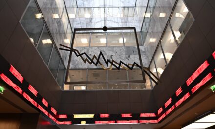 Οι μετοχές που συνεχίζουν να γράφουν… ζημιές από τον πόλεμο