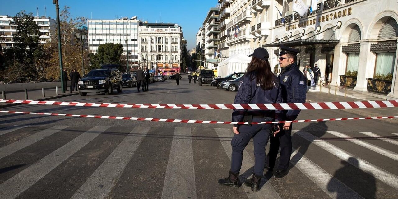 Αθήνα: Θραύση αγωγού στο κέντρο – Κλειστοί δρόμοι