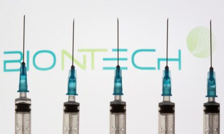 Πώς έπεσε από την κορυφή η BioNTech, ο ήρωας της πανδημίας;