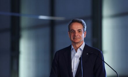 Όσο μειώνεται το δημόσιο χρέος τόσο ενισχύεται η σταθερότητα της οικονομίας