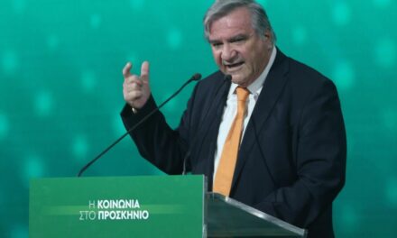 Παραιτήθηκε από το ΠΑΣΟΚ με σφοδρή επίθεση στον Ανδρουλάκη