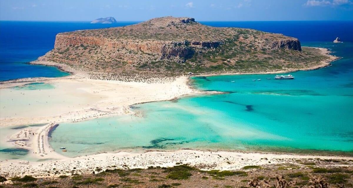 Με 154 Γαλάζιες Σημαίες η Κρήτη διατηρεί την πρωτιά στις βραβευμένες ακτές το 2026