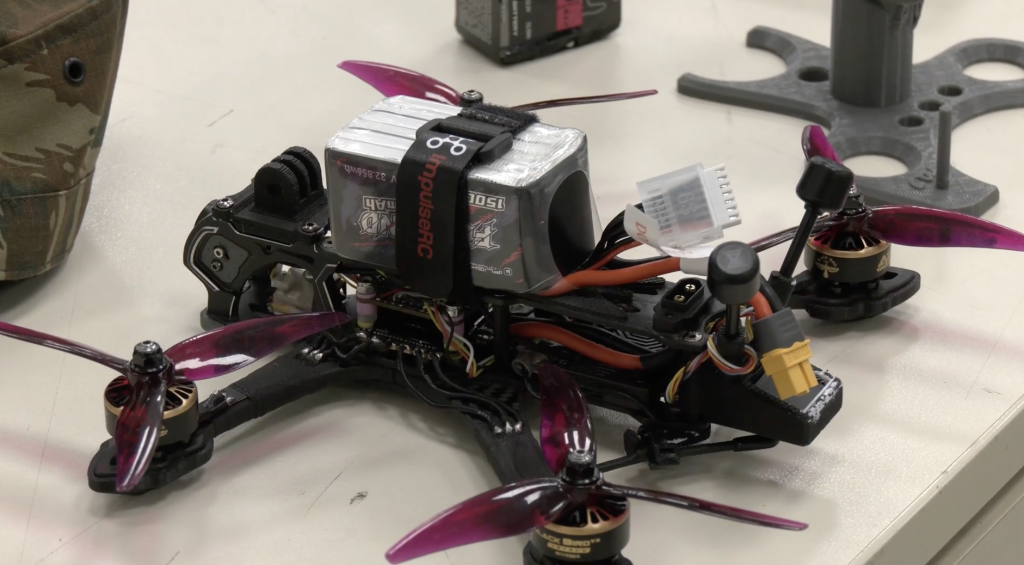 Έκρηξη μπαταρίας λιθίου στη βάση παραγωγής drones στο Μενίδι, χωρίς τραυματισμούς αλλά με υλικές ζημιές