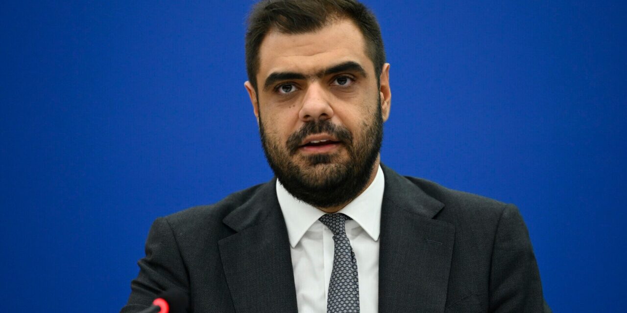 Όπου ακούς πολλούς αντισυστημικούς, να κρατάς καλά τα χέρια στις τσέπες σου