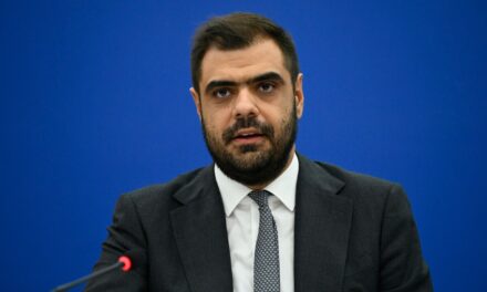 Όπου ακούς πολλούς αντισυστημικούς, να κρατάς καλά τα χέρια στις τσέπες σου