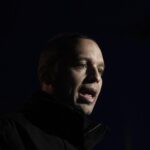 Ο καταδικασμένος για διεύθυνση εγκληματικής οργάνωσης δηλώνει ότι επιστρέφει στην πολιτική σκηνή