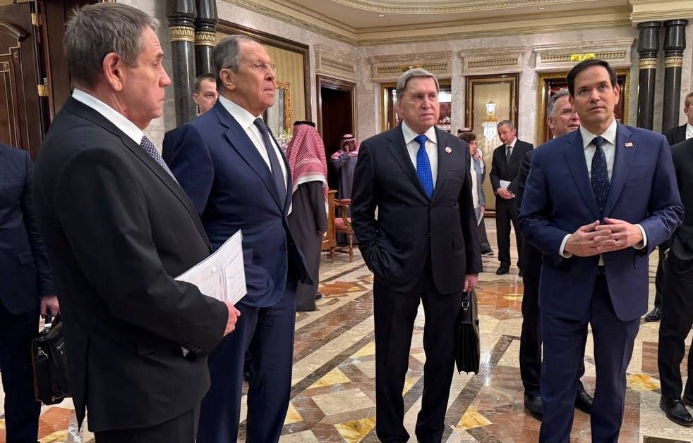 Απομακρύνετε το διπλωματικό σας προσωπικό από το Κίεβο