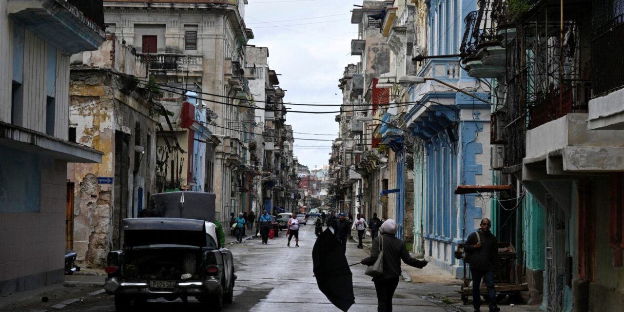«Παράνομες» και «καταχρηστικές» οι νέες αμερικανικές κυρώσεις
