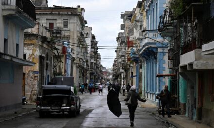 «Παράνομες» και «καταχρηστικές» οι νέες αμερικανικές κυρώσεις