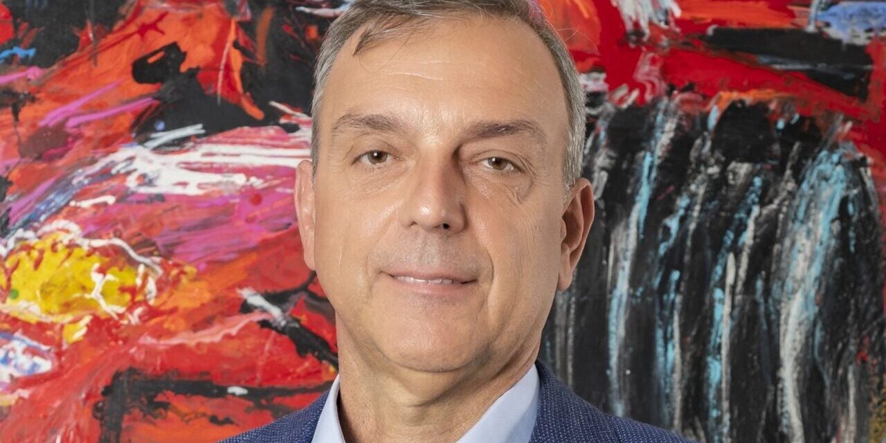 Ο επιχειρηματίας που ξέρει να εκπλήσσει τους μετόχους και τους επενδυτές