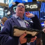 Αισιοδοξία στη Wall Street: Οι αγορές ανεβαίνουν με το βλέμμα στη συνάντηση κορυφής ΗΠΑ – Κίνας