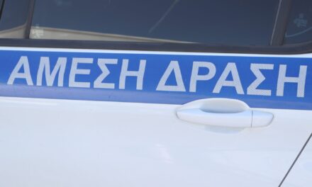Εισέβαλλε στο μαγαζί του και τον πυροβόλησε στα πόδια