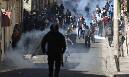 Σοβαρά επεισόδια σε αντικυβερνητική διαδήλωση στην πρωτεύουσα Λα Πας