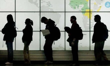 Όταν το κράτος αδυνατεί να κρατήσει τους νέους, επιστρατεύει τη Στρατολογία