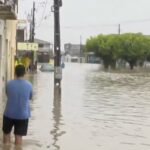 Τουλάχιστον 6 νεκροί, χιλιάδες εκτοπισμένοι λόγω σφοδρών βροχοπτώσεων στα βορειοανατολικά της χώρας
