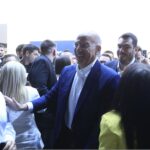 Τα συνθήματα και οι…διακοπές ομιλιών