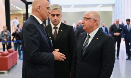 Ο Τούρκος υπουργός Άμυνας απειλεί ευθέως την Ελλάδα και το ΥΠΕΘΑ απαντά με «διαρροές πηγών»
