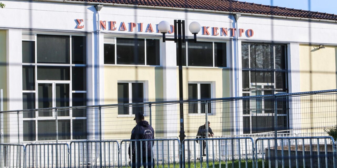 Συνεχίζονται οι ενστάσεις των κατηγορουμένων για τις παραστάσεις προς υποστήριξη της κατηγορίας