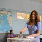 Στη μικρότερη τιμή των τελευταίων μηνών η διαφορά ΝΔ-ΠΑΣΟΚ. Ποια κόμματα συμπιέζει η κάθοδος Τσίπρα, Καρυστιανού